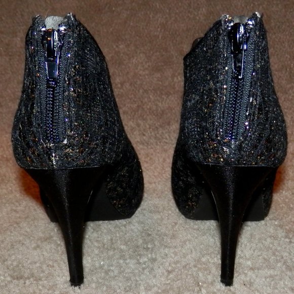 MAURICES BLACK AND GOLD SPARKLE FLECKS BOOTS * 4 IN HEEL * ZIP UP HEEL* SIZE 6 M - Picture 4 of 7